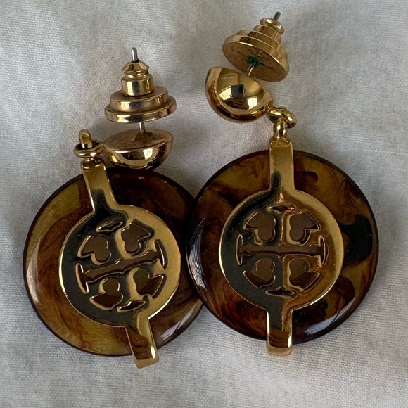 Tory Burch tortoise and gold Logo Earrings - Picture 1 of 4